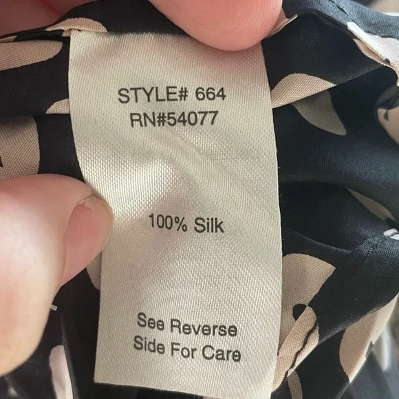 Women’s Cabi Silk Button Down Blouse EUC! - Picture 6 of 6